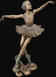 Smuk balletfigur i bronze-look som dekoration i moderne hjem
